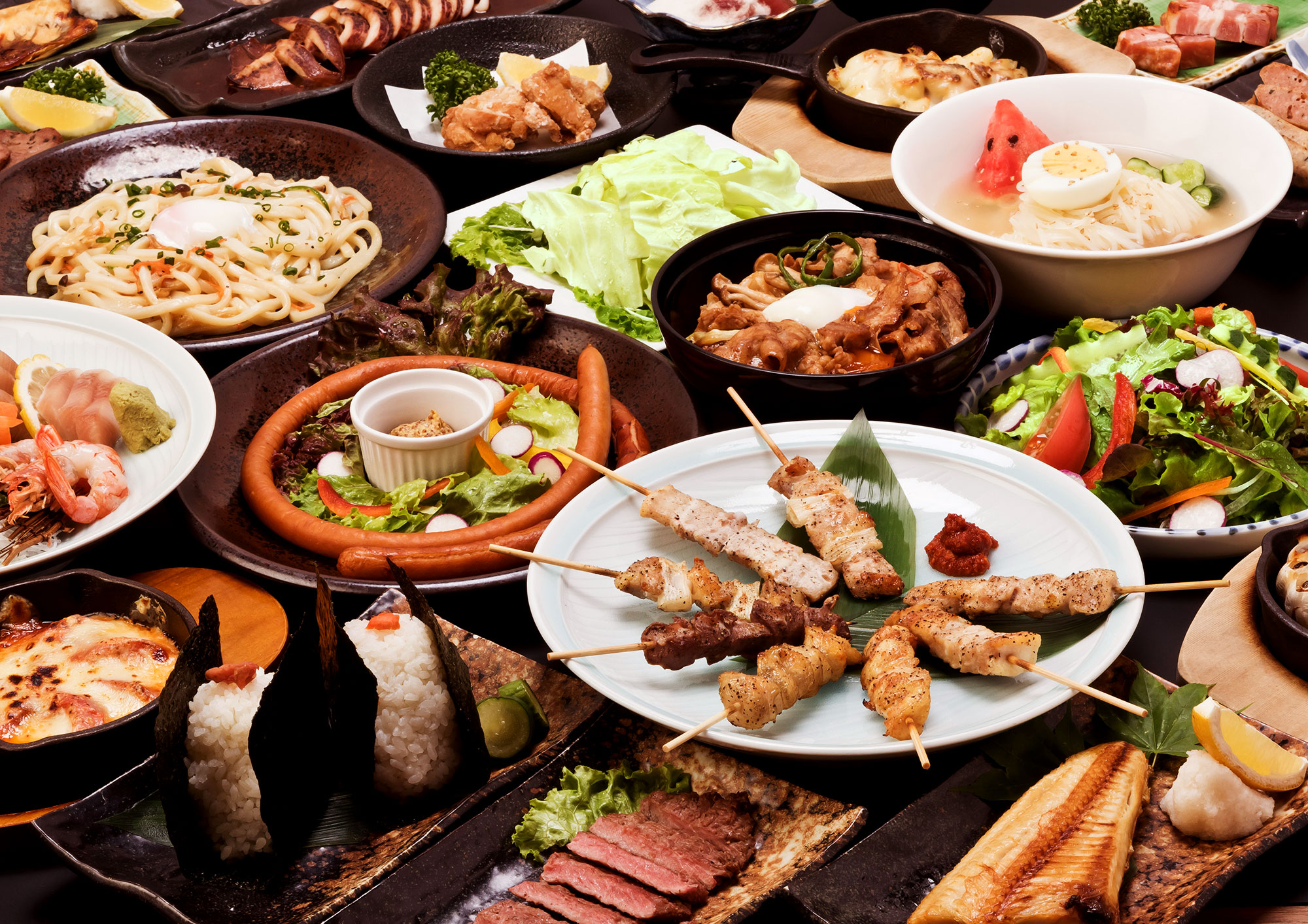 Onsen館－「ABURI TEI」 這是壹家能品嘗到岩手縣新鮮的魚貝海鮮類和新鮮蔬菜，以及東北·岩手縣的日本酒，別致的爐邊燒烤風格居酒屋。